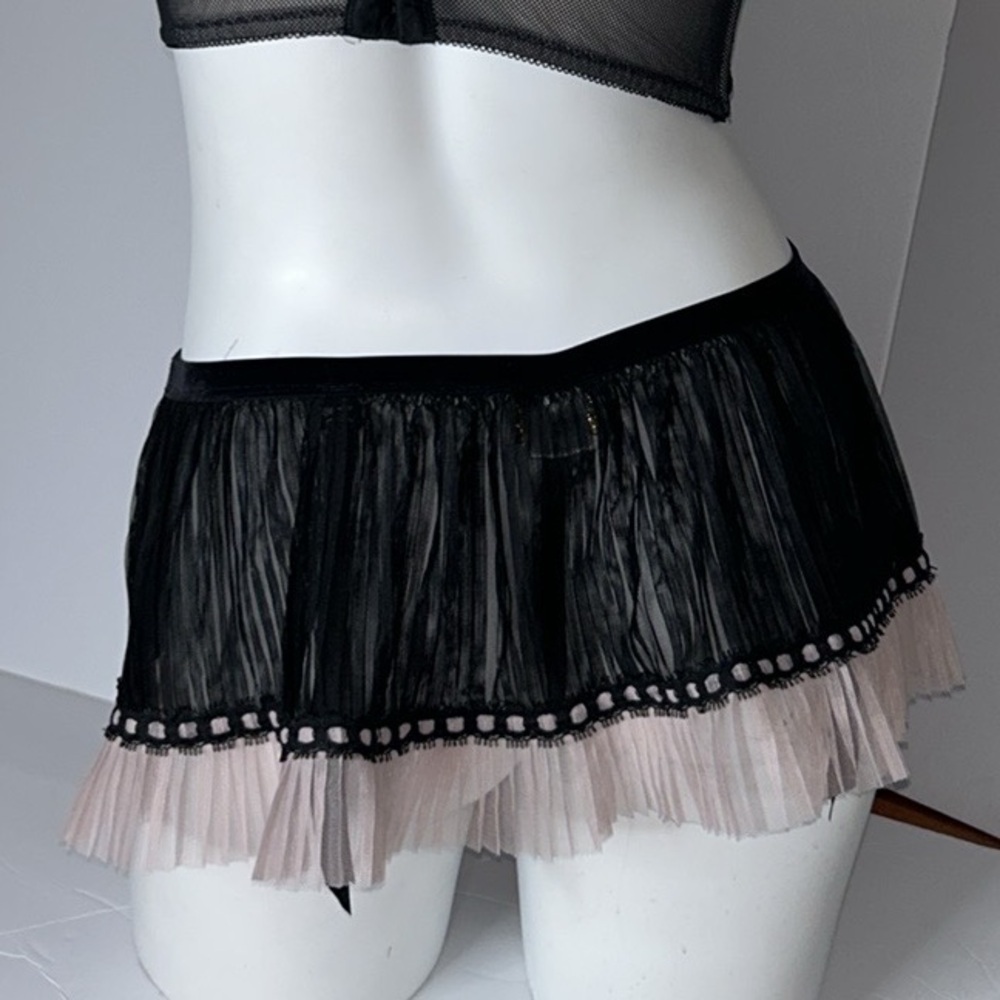Seductivewear by Cinema Sheer Tulle Pleated Mini Skirt with Garters & Thong Sz M - Picture 3 of 11